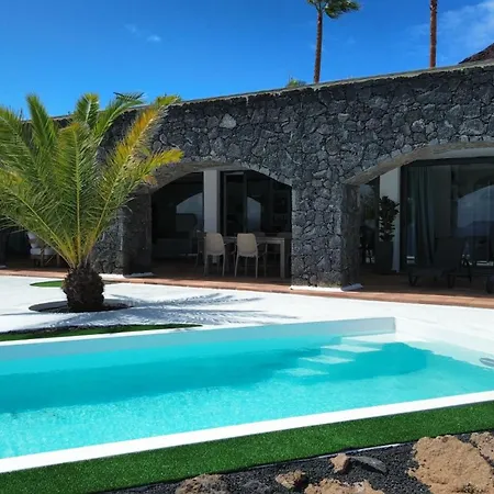 Villa Arcos, Piscina Privada Climatizada Y Jacuzzi Con Maravillosas Vistas Al Islote De Lobos Playa Blanca (Lanzarote)